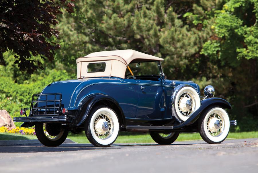  Ford Model 18 DeLuxe Roadster 1932 года  (фото 10 из 13)